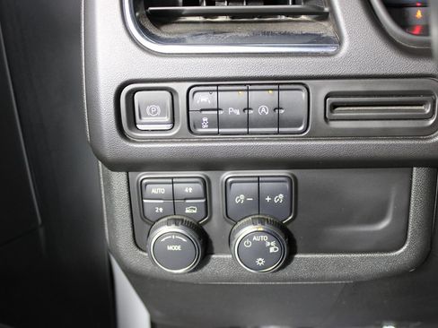 Used 2024 Chevrolet Tahoe LT AWD/4WD image 8