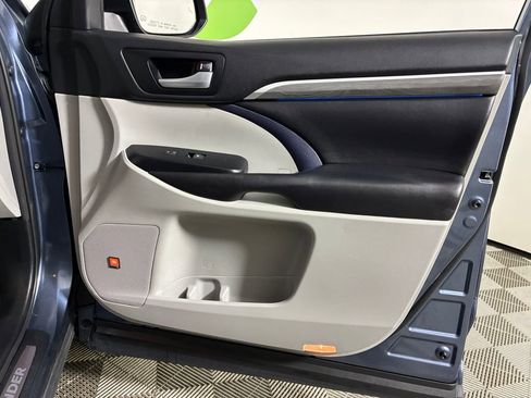 Used 2018 Toyota Highlander AWD V6 image 29