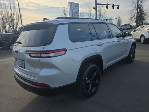 Used 2024 Jeep Grand Cherokee L Altitude image 5