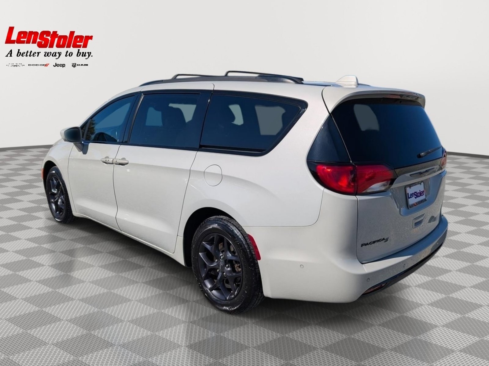 Used 2020 Chrysler Pacifica Touring-L Plus FWD image 3