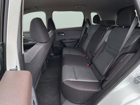 Used 2023 Nissan Rogue SV image 16