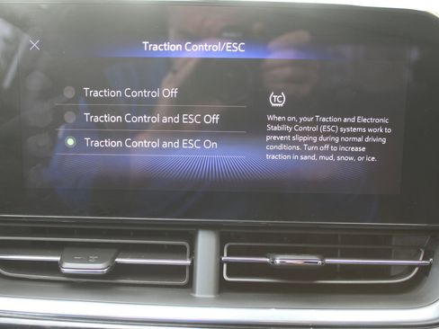 Used 2024 Chevrolet Trax RS image 43