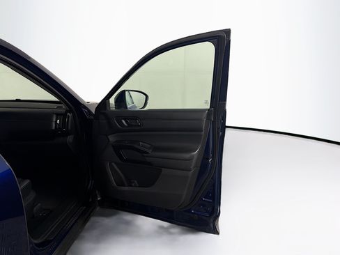 Used 2024 Nissan Pathfinder SV FWD image 31