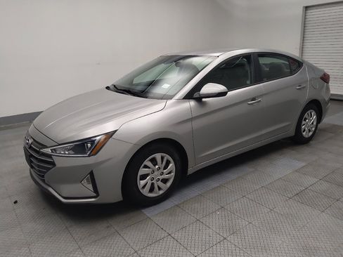 Used 2020 Hyundai Elantra SE FWD image 2