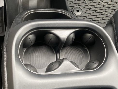 Used 2025 Chrysler Voyager LX image 24