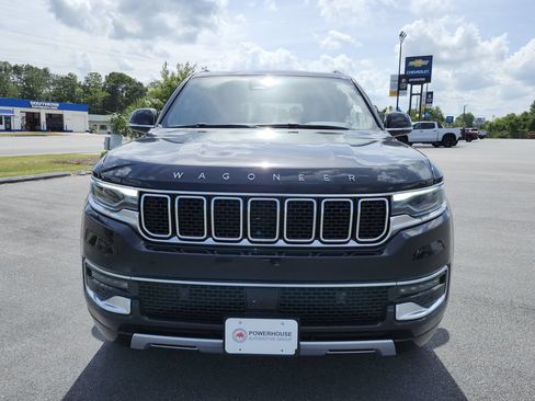 Used 2024 Jeep Wagoneer L Series II w/ Flexible Seating Group RWD image 9