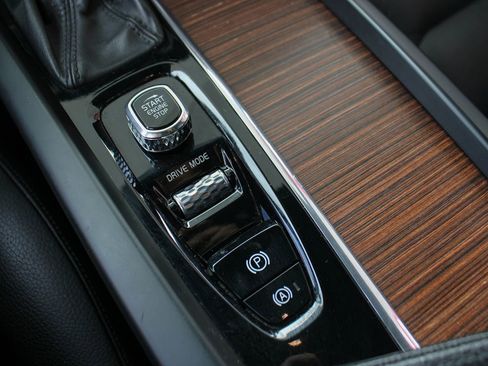 Used 2020 Volvo V60 T5 Momentum w/ Protection Package Premier image 27