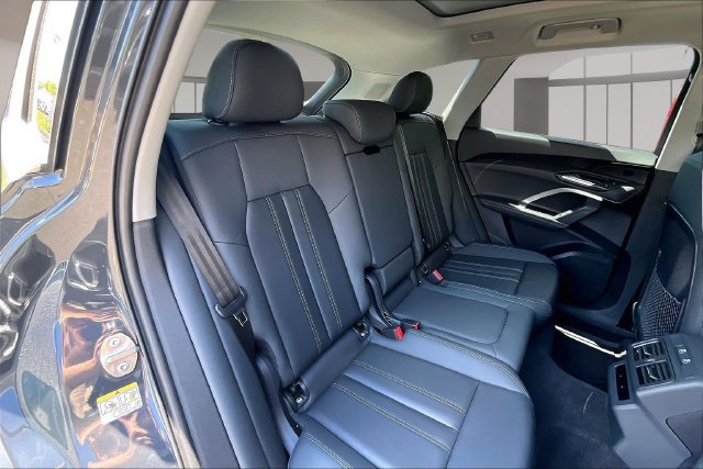 Used 2025 Audi Q5 Premium w/ Convenience Package AWD/4WD image 25