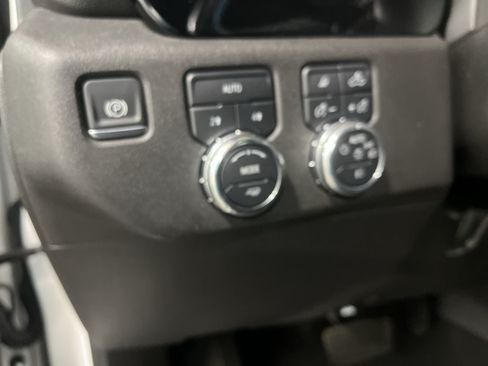 Used 2025 GMC Sierra 1500 SLT AWD/4WD image 32