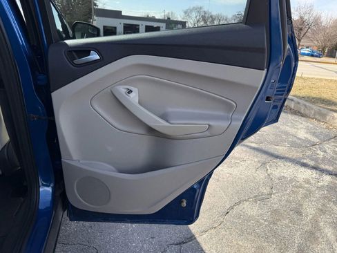 Used 2019 Ford Escape SE image 16