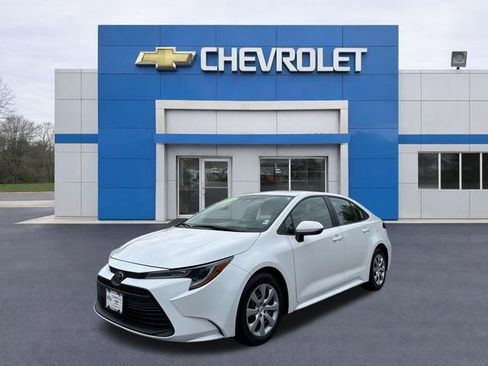 Used 2024 Toyota Corolla LE FWD image 3