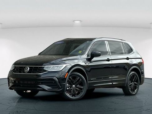 Used 2022 Volkswagen Tiguan SE R-Line image 2