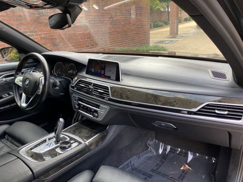Used 2018 BMW 750i xDrive AWD/4WD image 36