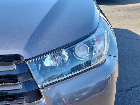 Used 2019 Toyota Highlander SE image 9