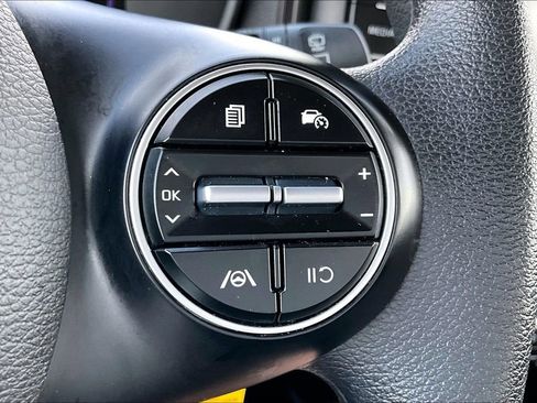 Used 2023 Kia Soul LX w/ Option Group 015 FWD image 17