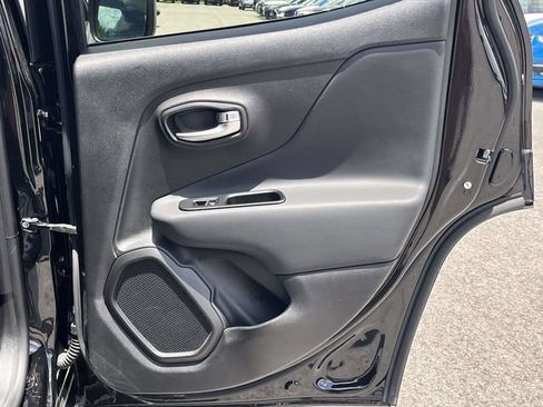 Used 2022 Jeep Renegade Latitude w/ Convenience Group AWD/4WD image 21