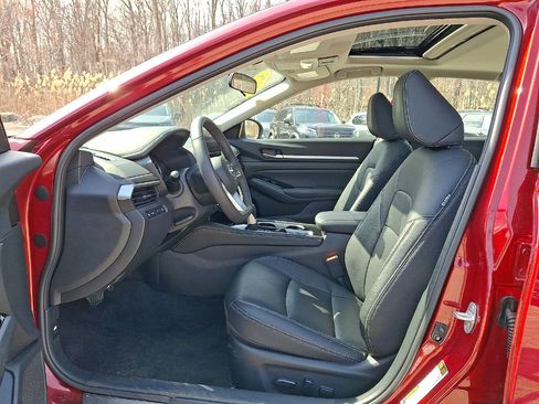 Used 2025 Nissan Altima 2.5 SL FWD image 11