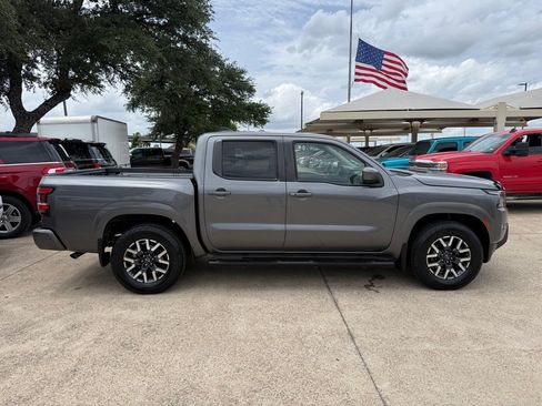 Used 2022 Nissan Frontier SV RWD image 8