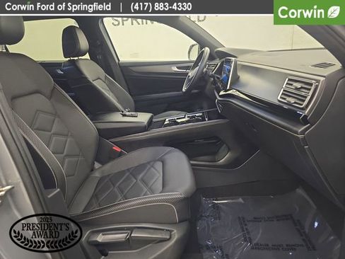 Used 2024 Volkswagen Atlas Cross Sport SE image 9