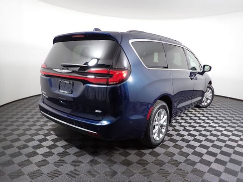 Used 2022 Chrysler Pacifica Touring-L w/ Uconnect Theater Family Group image 19