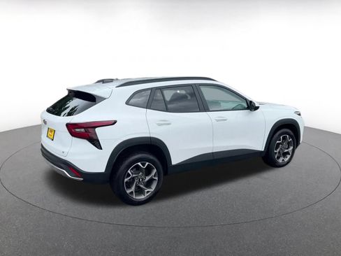 Used 2025 Chevrolet Trax LT FWD image 15