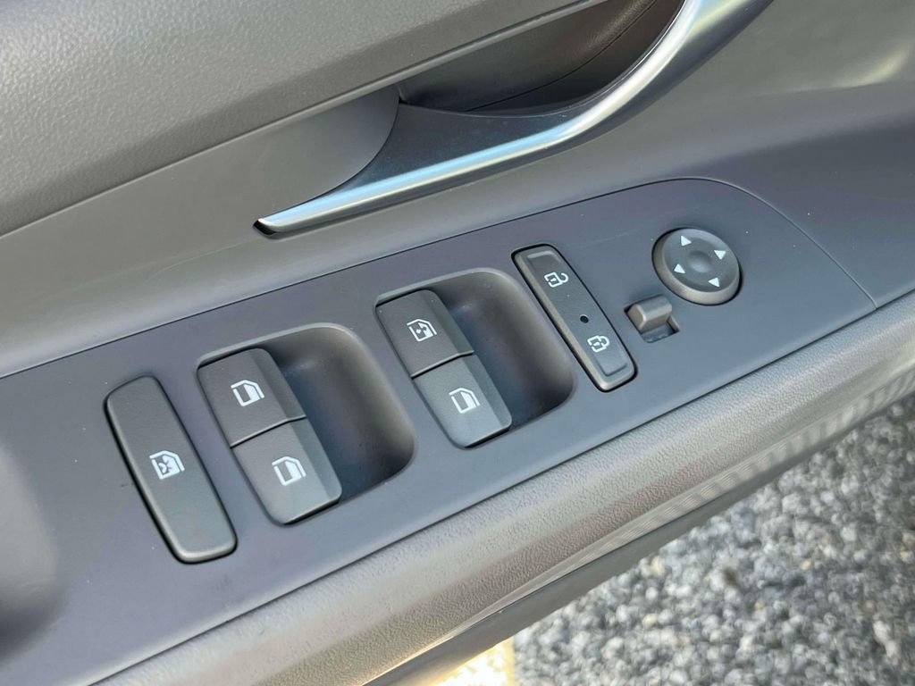 Used 2022 Hyundai Elantra SEL w/ Convenience + Premium Package FWD image 18