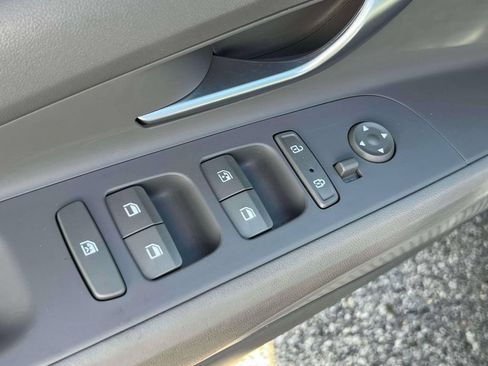 Used 2022 Hyundai Elantra SEL w/ Convenience + Premium Package FWD image 18