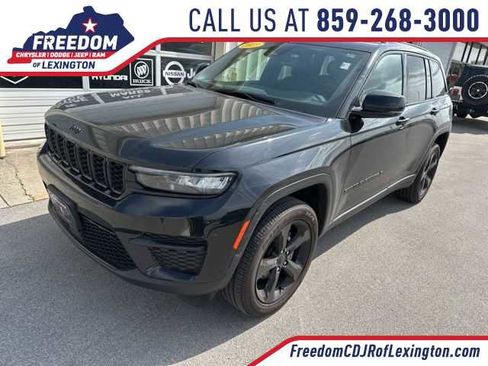 Used 2023 Jeep Grand Cherokee Altitude image 1