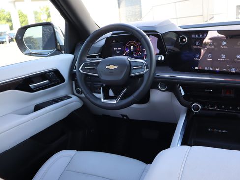 Used 2025 Chevrolet Tahoe Premier AWD/4WD image 15