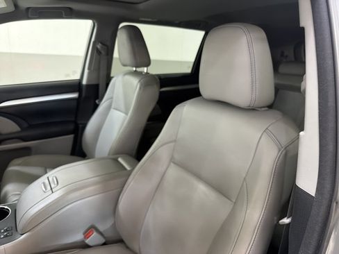 Used 2017 Toyota Highlander XLE FWD image 5