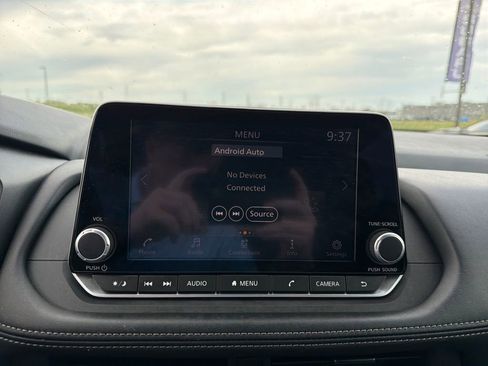 Used 2024 Nissan Rogue S image 19