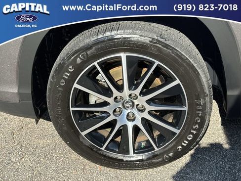 Used 2017 Toyota Highlander SE FWD image 13