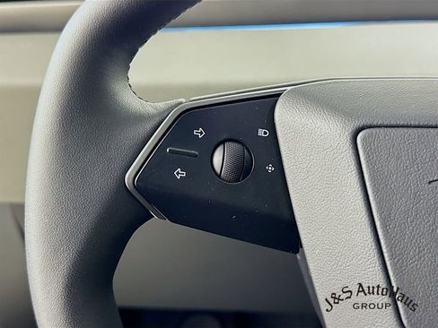 Used 2025 Tesla Cybertruck AWD Crew Cab image 13