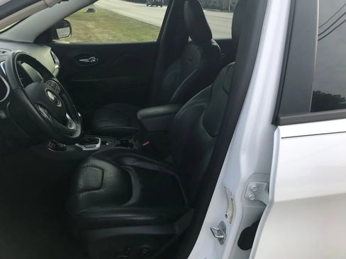 Used 2016 Jeep Cherokee Trailhawk w/ Comfort/Convenience Group image 14