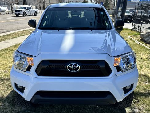 Used 2015 Toyota Tacoma w/ SR5 Package image 12