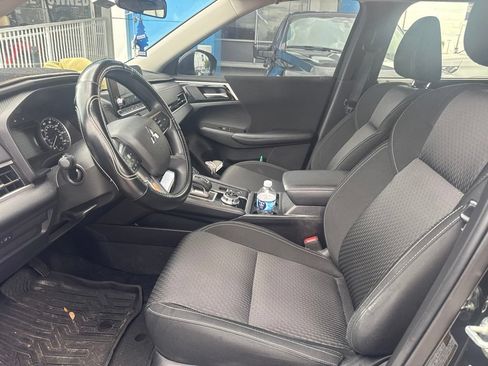 Used 2024 Mitsubishi Outlander ES FWD image 10