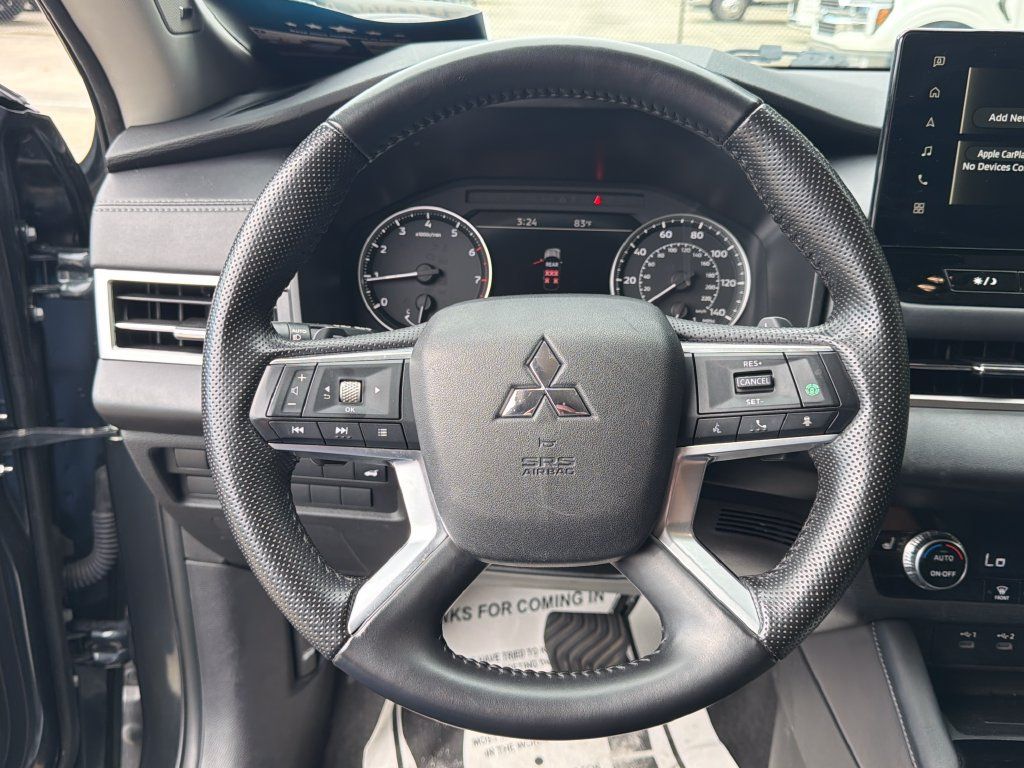 Used 2025 Mitsubishi Outlander SE FWD image 16