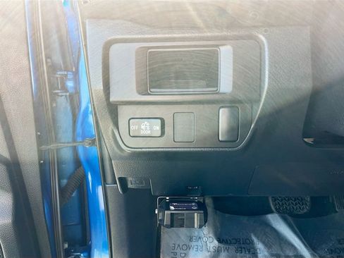 Used 2016 Toyota Tacoma SR5 w/ SR5 Appearance Package (SN) image 10