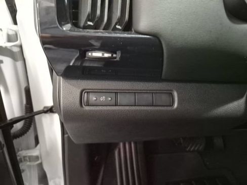 Certified 2025 Nissan Pathfinder S AWD/4WD image 12