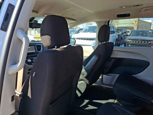 Certified 2023 Chrysler Voyager LX image 20