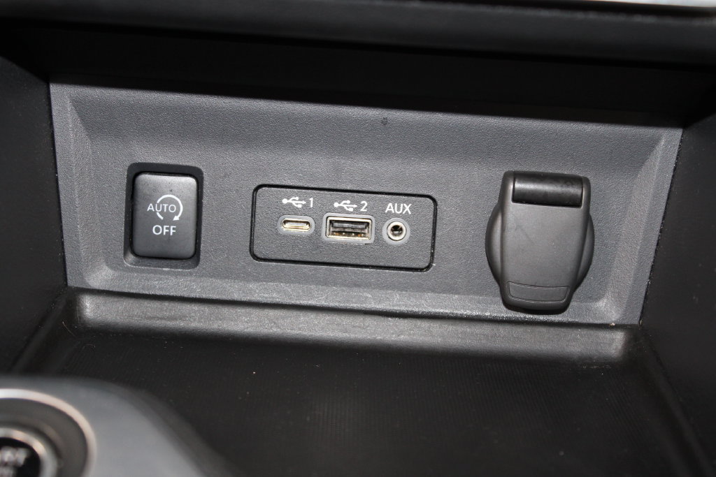 Used 2025 Nissan Sentra SR FWD image 39