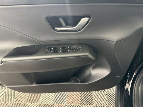 Used 2024 Hyundai Kona Limited AWD/4WD image 19