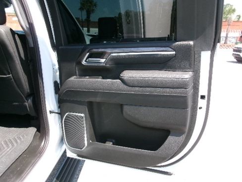 Used 2025 Chevrolet Silverado 2500 LTZ w/ LTZ Convenience Package AWD/4WD image 15