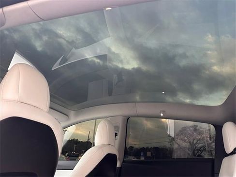 Used 2021 Tesla Model Y Performance image 14