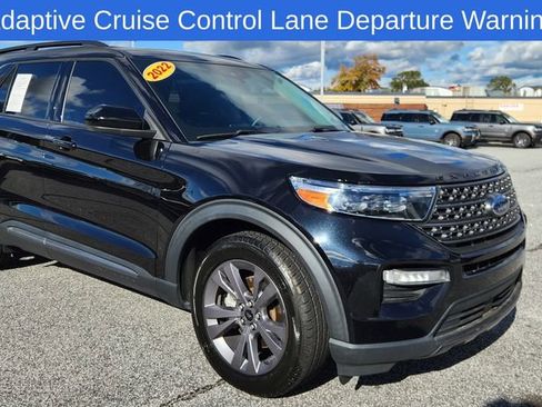 Used 2022 Ford Explorer XLT w/ Equipment Group 202A image 8