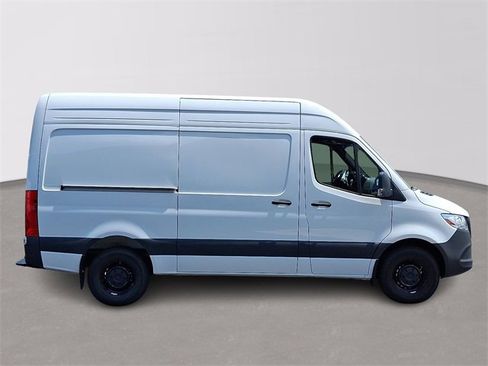 Used 2025 Mercedes-Benz Sprinter 2500 image 4