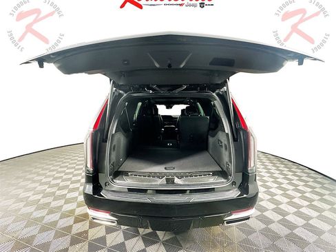 Used 2021 Cadillac Escalade ESV Premium Luxury w/ LPO, Illumination Package image 29