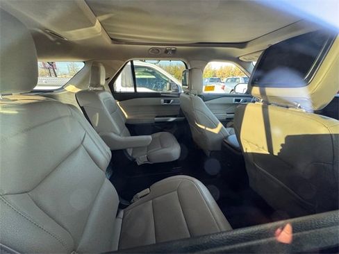 Used 2022 Ford Explorer Limited w/ Equipment Group 301A image 4