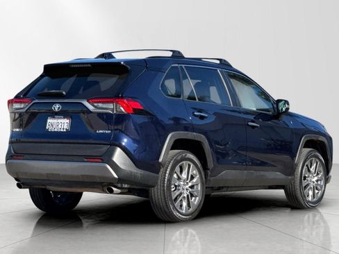 Used 2020 Toyota RAV4 Limited image 3