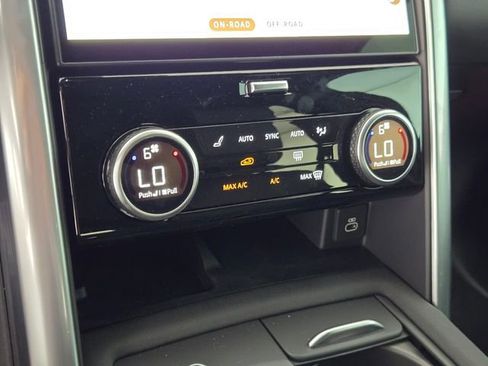 New 2025 Land Rover Discovery S image 25